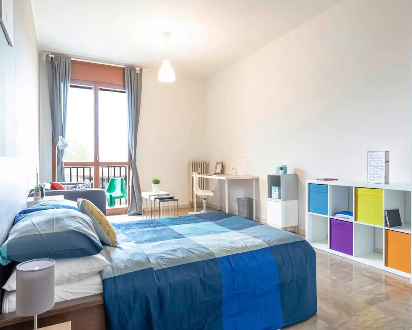 Confortevole e spaziosa stanza per studenti in