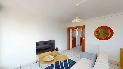 Stanza privata in Rue du Limousin, Bellevue, immagine 7 di 10