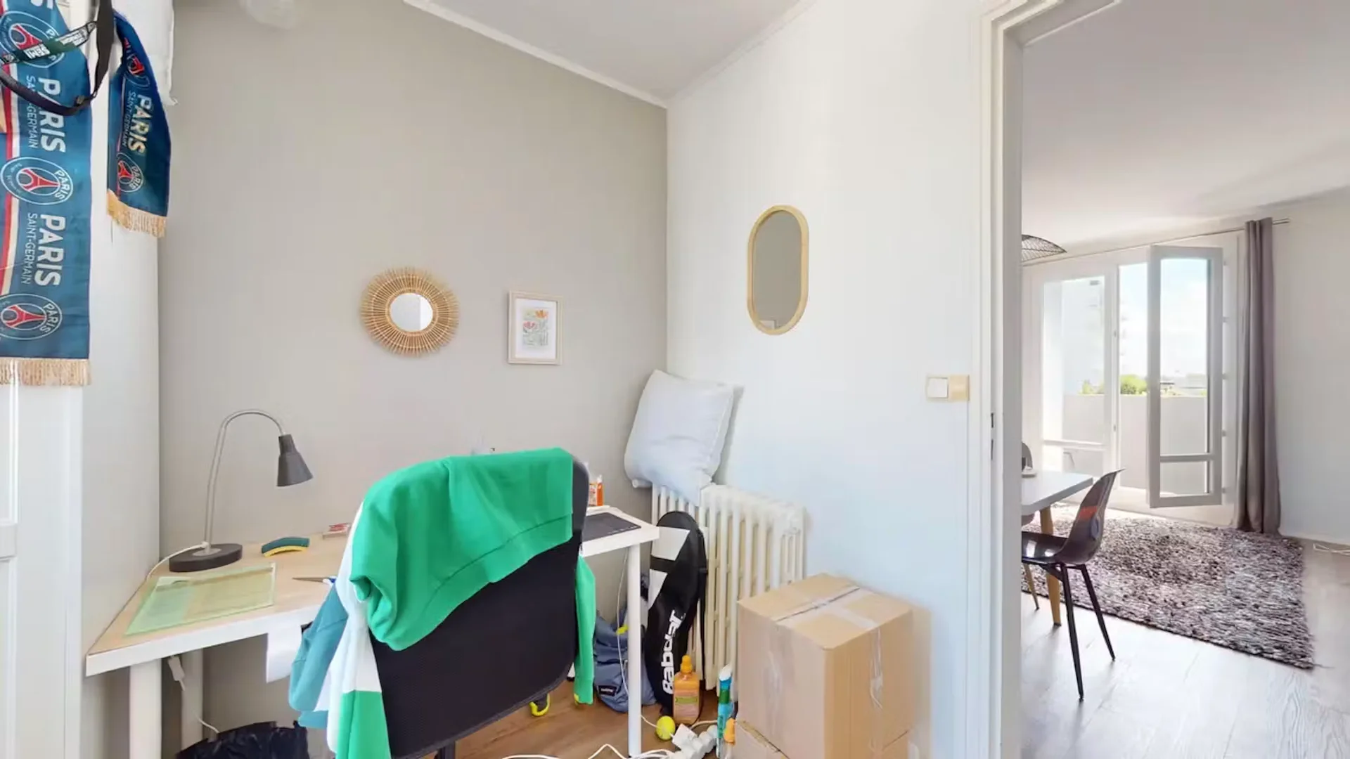 Chambre d'étudiant lumineuse et aérée avec accès facile à l'université dans 