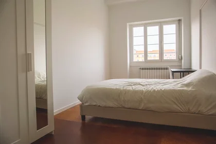 Chambre à louer dans un appartement en colocation à {area}