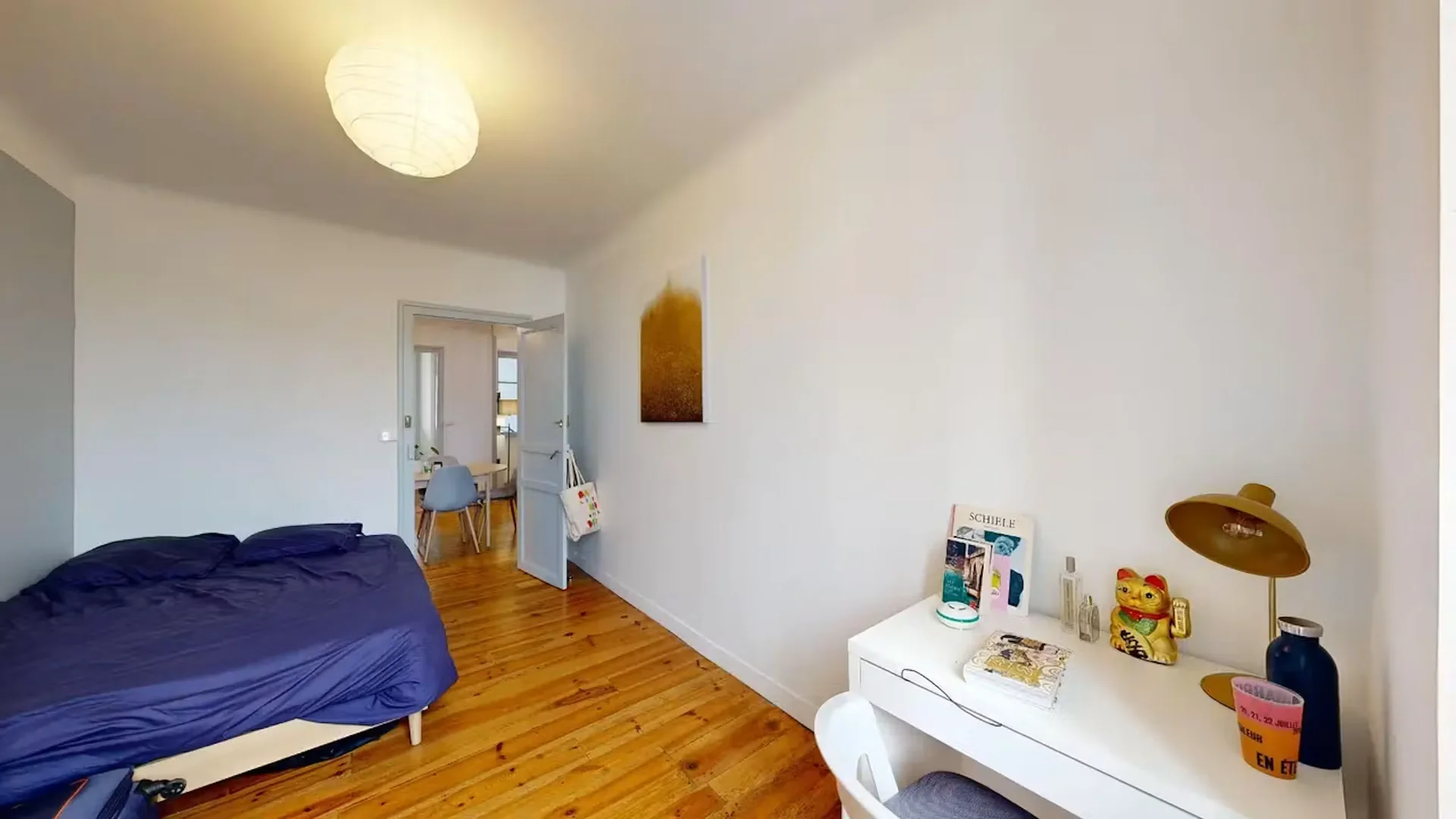 Quarto de estudante confortável e espaçoso em 