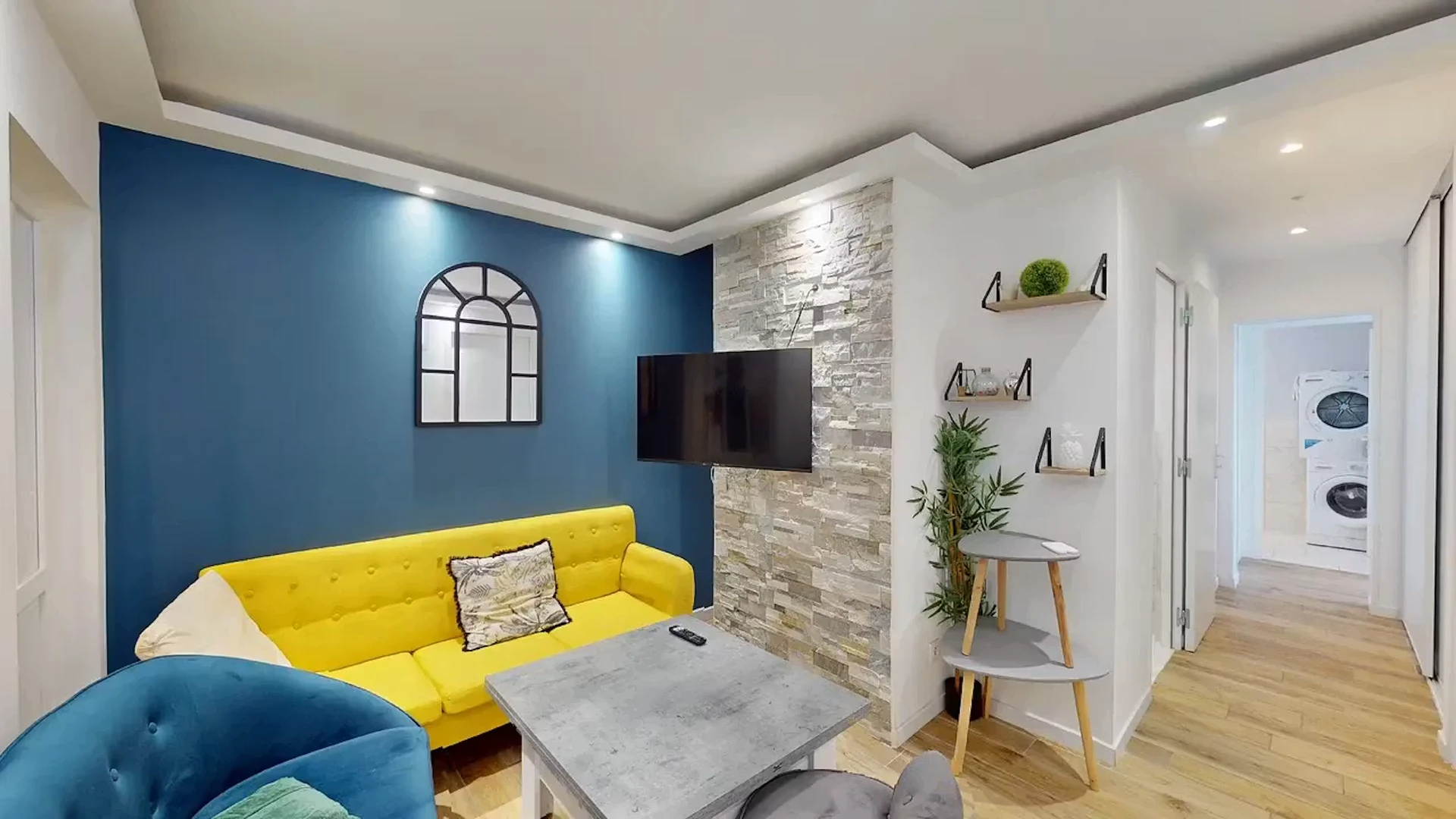 Habitación estudiantil luminosa y aireada con fácil acceso a la universidad en