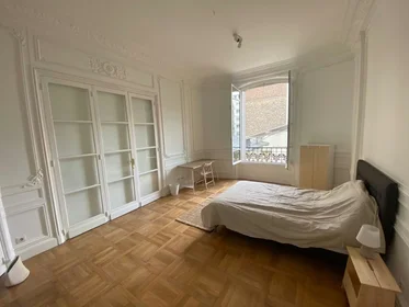 Privatzimmer in der Avenue Mozart, 16th Arrondissement, bild 1 von 10