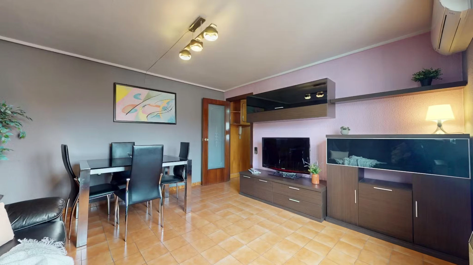 Chambre confortable pour étudiants disponible dans 