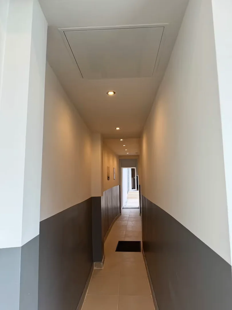 Quarto de estudante em  com área de estudo e instalações partilhadas