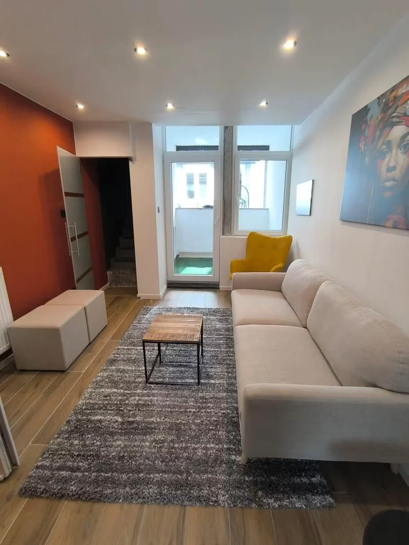 Quarto para alugar em apartamento de estudantes em , totalmente mobilado