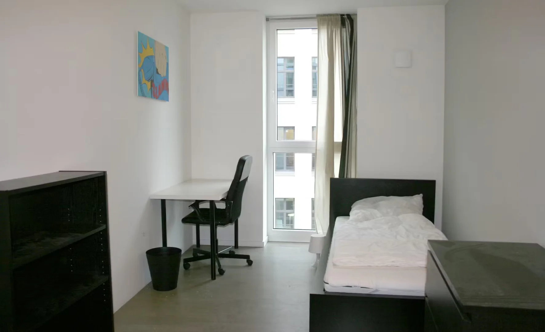 Bernhard-Weiß-Straße, Mitte