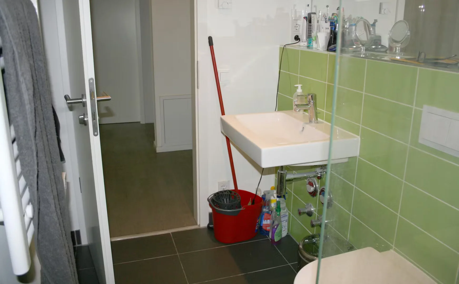 Bernhard-Weiß-Straße, Mitte