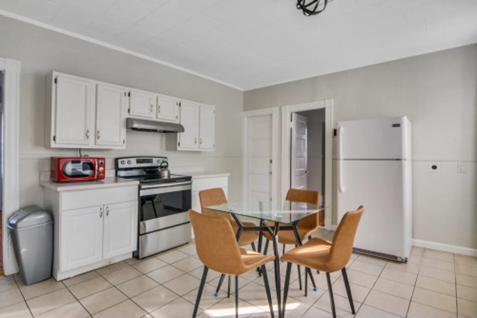 Affordable room for students with ample lighting in 