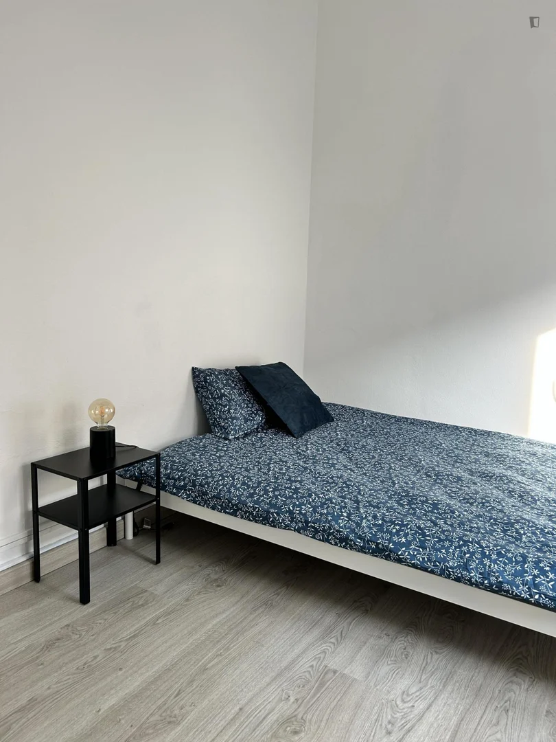 Funktionelles Studentenzimmer perfekt zum Studieren in 