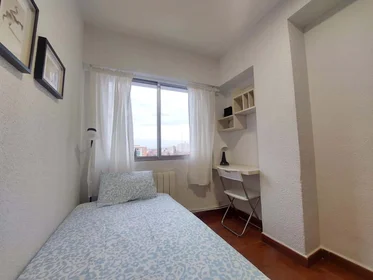 Private room at C. Miguel Ángel, 28802 Alcalá de Henares, Madrid, Spagna, image 1 of 10