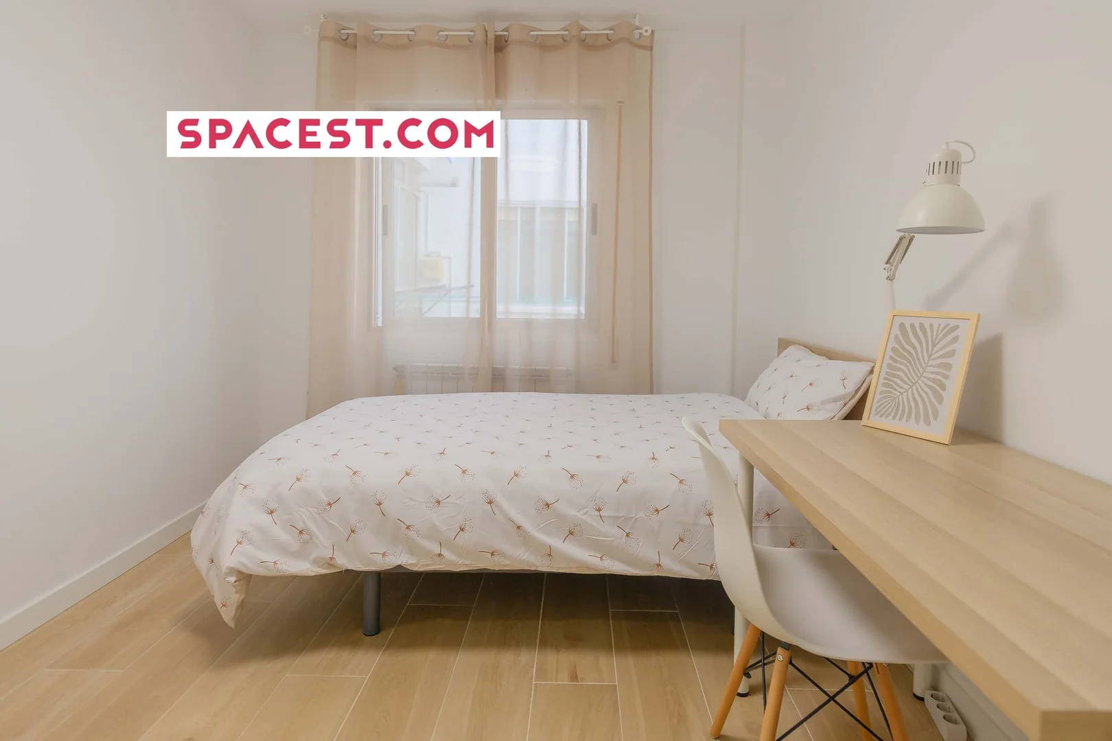 Habitación para estudiantes en  con área de estudio y facilidades compartidas