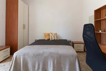 Stanza privata in Via Gioacchino da Fiore, 13, 65127 Pescara PE, Italia, immagine 2 di 19