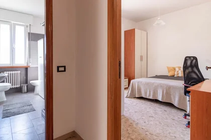 Stanza privata in Via Gioacchino da Fiore, 13, 65127 Pescara PE, Italia, immagine 3 di 19