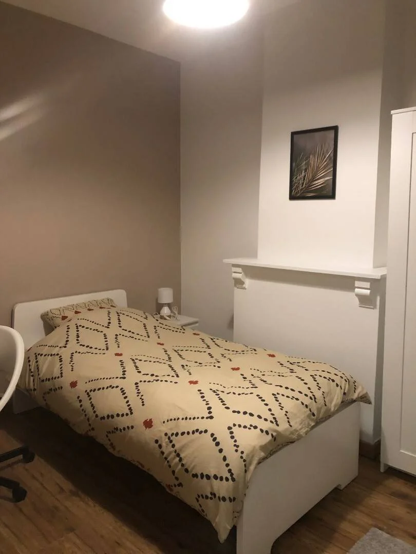 Habitación estudiantil económica cerca del campus en 