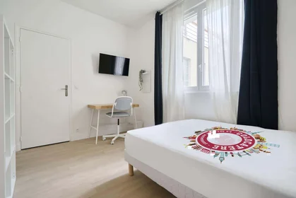 Habitación privada en 271 Rue d'Estienne d'Orves, 92700 Colombes, France, imagen 3 de 39