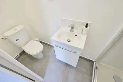 Habitación privada en 271 Rue d'Estienne d'Orves, 92700 Colombes, France, imagen 5 de 39