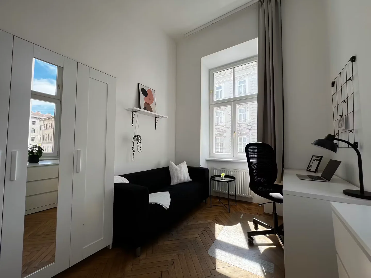Chambre confortable pour étudiants disponible dans 