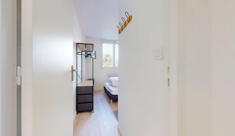 Private room at 11 Rue Louis Antoine Bougainville, image 11 of 16