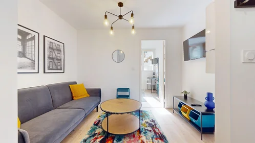 Quarto privado em 11 Rue Louis Antoine Bougainville, imagem 3 de 15