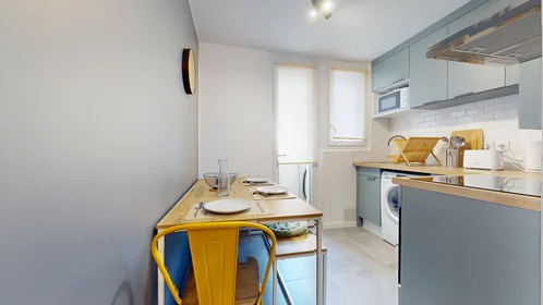 Quarto privado em 11 Rue Louis Antoine Bougainville, imagem 4 de 15