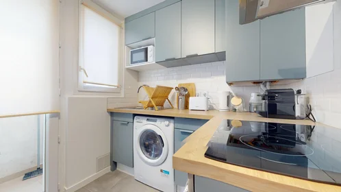 Quarto privado em 11 Rue Louis Antoine Bougainville, imagem 6 de 15