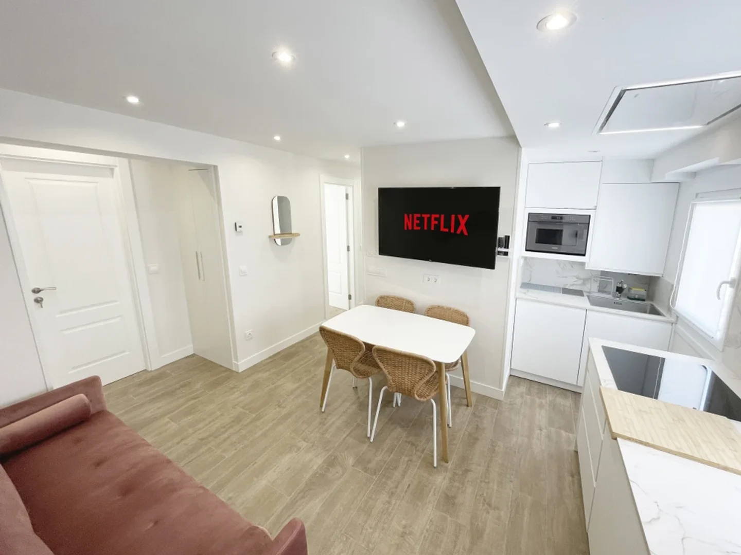 Cozy room for students available in 