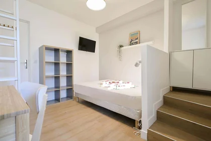 Private room at 271 Rue d'Estienne d'Orves, 92700 Colombes, France, image 2 of 40