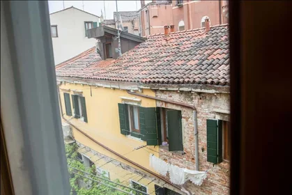 Entire apartment at Calle del Pestrin, 3889, 30122 Venezia VE, Italia, image 29 of 31