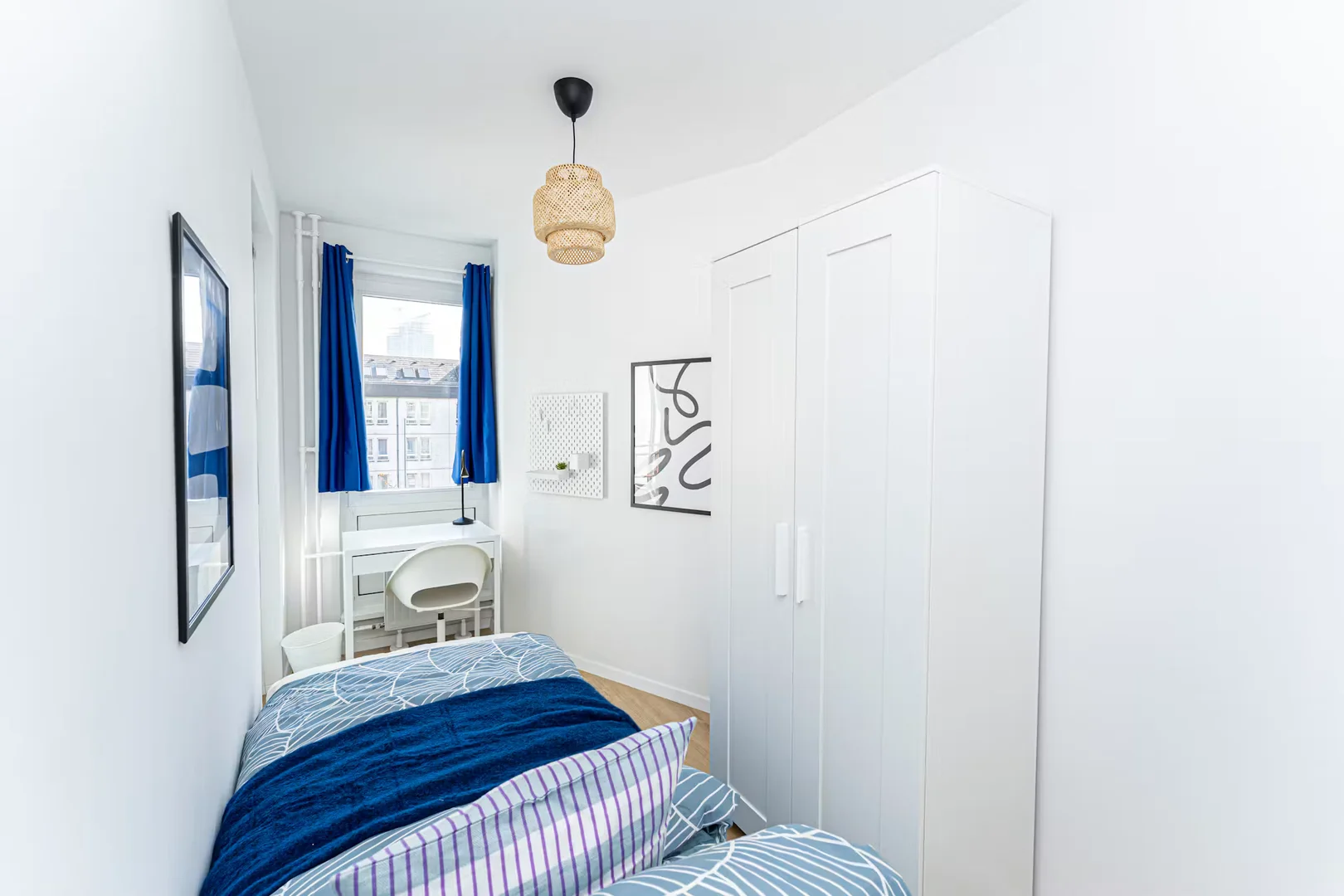 Chambre confortable pour étudiants disponible dans
