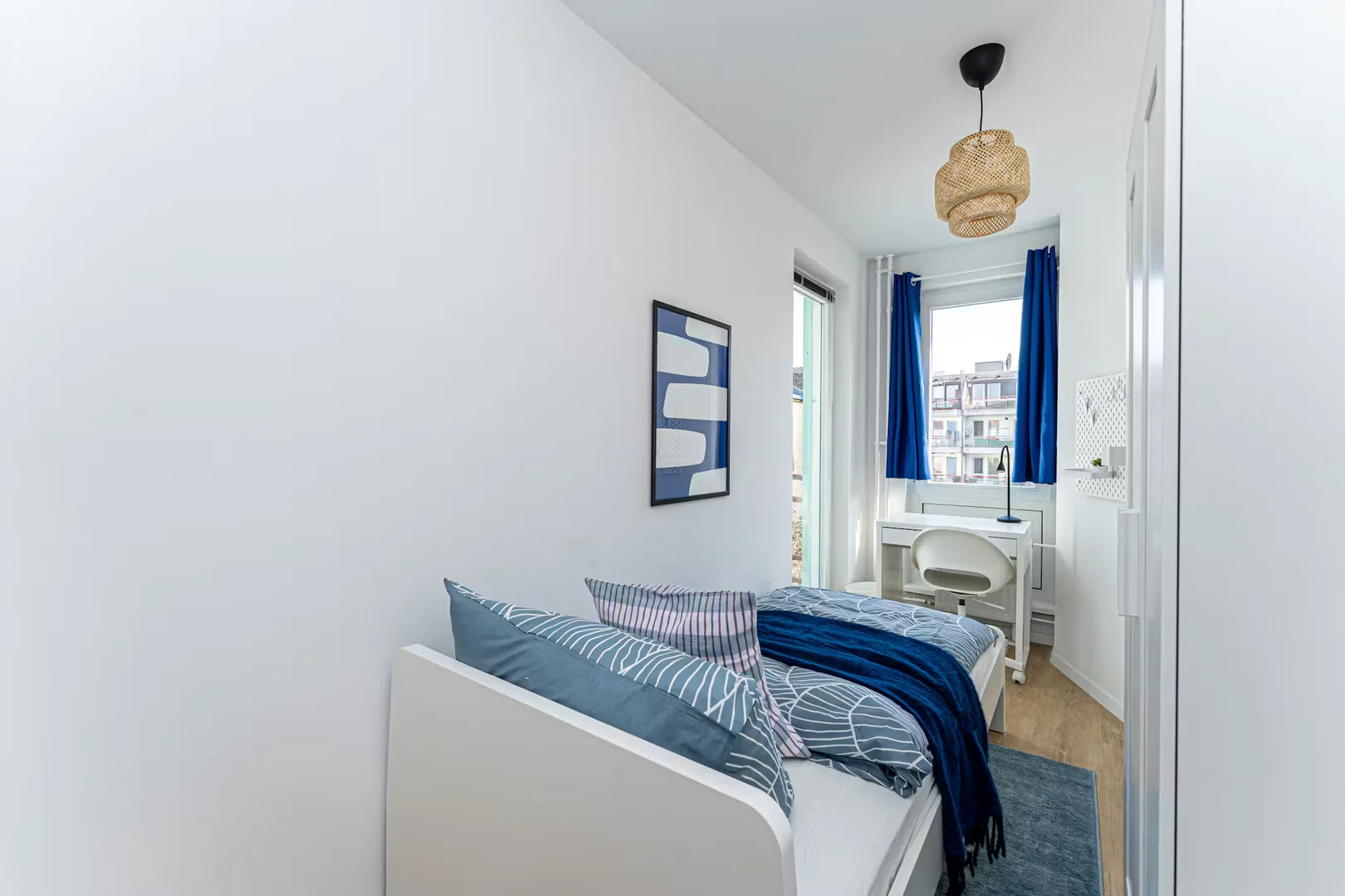 Chambre d'étudiant à avec espace d'étude et installations communes