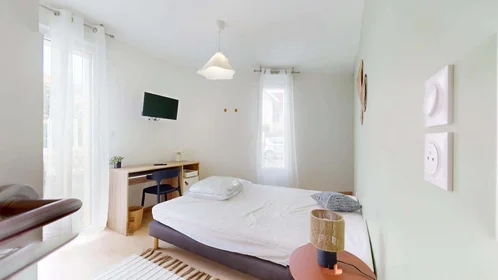 Özel oda konumu 32 Rue Tarissan, 31400 Toulouse, France, 1 16 görüntüsü