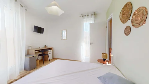 Habitación privada en 32 Rue Tarissan, 31400 Toulouse, France, imagen 3 de 18