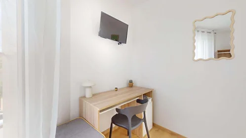 Habitación privada en 32 Rue Tarissan, 31400 Toulouse, France, imagen 4 de 18