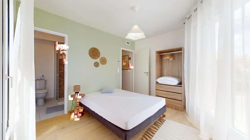 Habitación privada en 32 Rue Tarissan, 31400 Toulouse, France, imagen 6 de 18