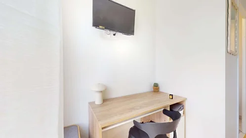 Özel oda konumu 32 Rue Tarissan, 31400 Toulouse, France, 5 18 görüntüsü