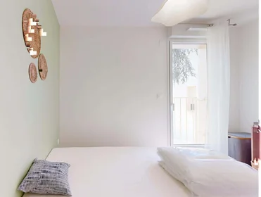 Özel oda konumu 32 Rue Tarissan, 31400 Toulouse, France, 6 18 görüntüsü