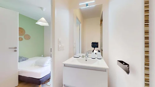 Habitación privada en 32 Rue Tarissan, 31400 Toulouse, France, imagen 7 de 18