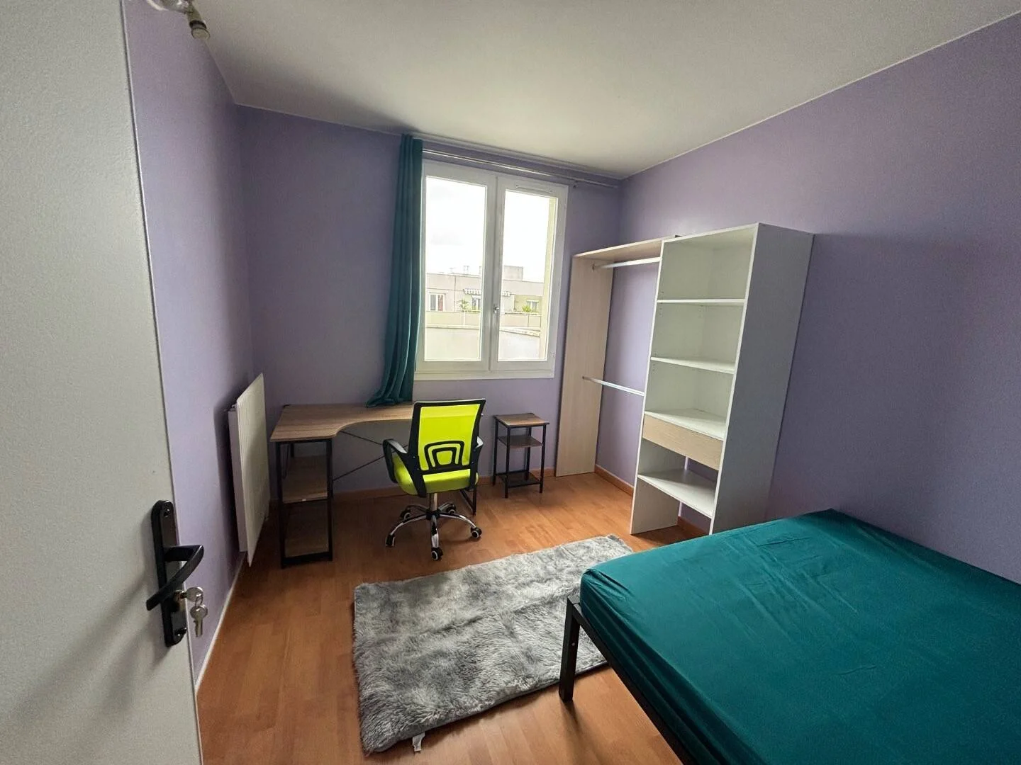 Habitación estudiantil económica cerca del campus en 