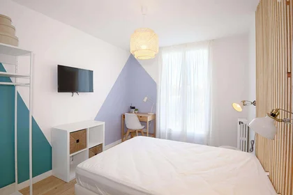 Quarto privado em 45 Bd du Président Wilson, 06600 Antibes, France, imagem 1 de 8