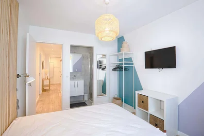 Quarto privado em 45 Bd du Président Wilson, 06600 Antibes, France, imagem 2 de 8
