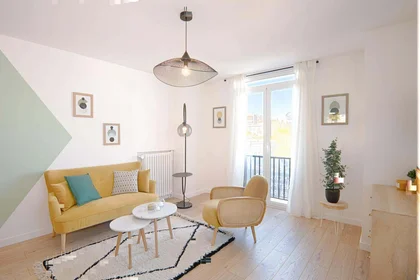 Quarto privado em 45 Bd du Président Wilson, 06600 Antibes, France, imagem 4 de 8