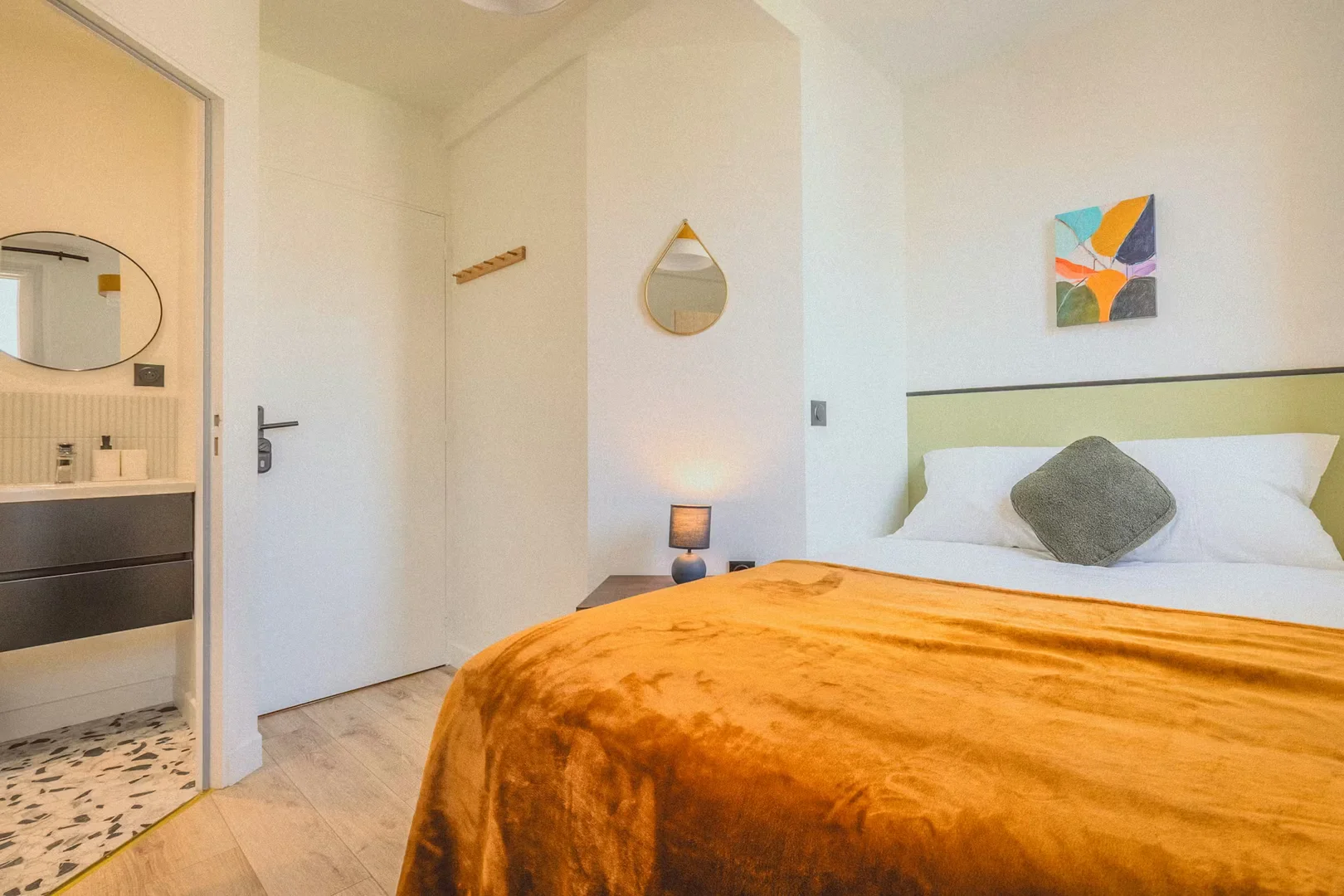 Zimmer in Studentenwohnung in  zu vermieten, voll möbliert