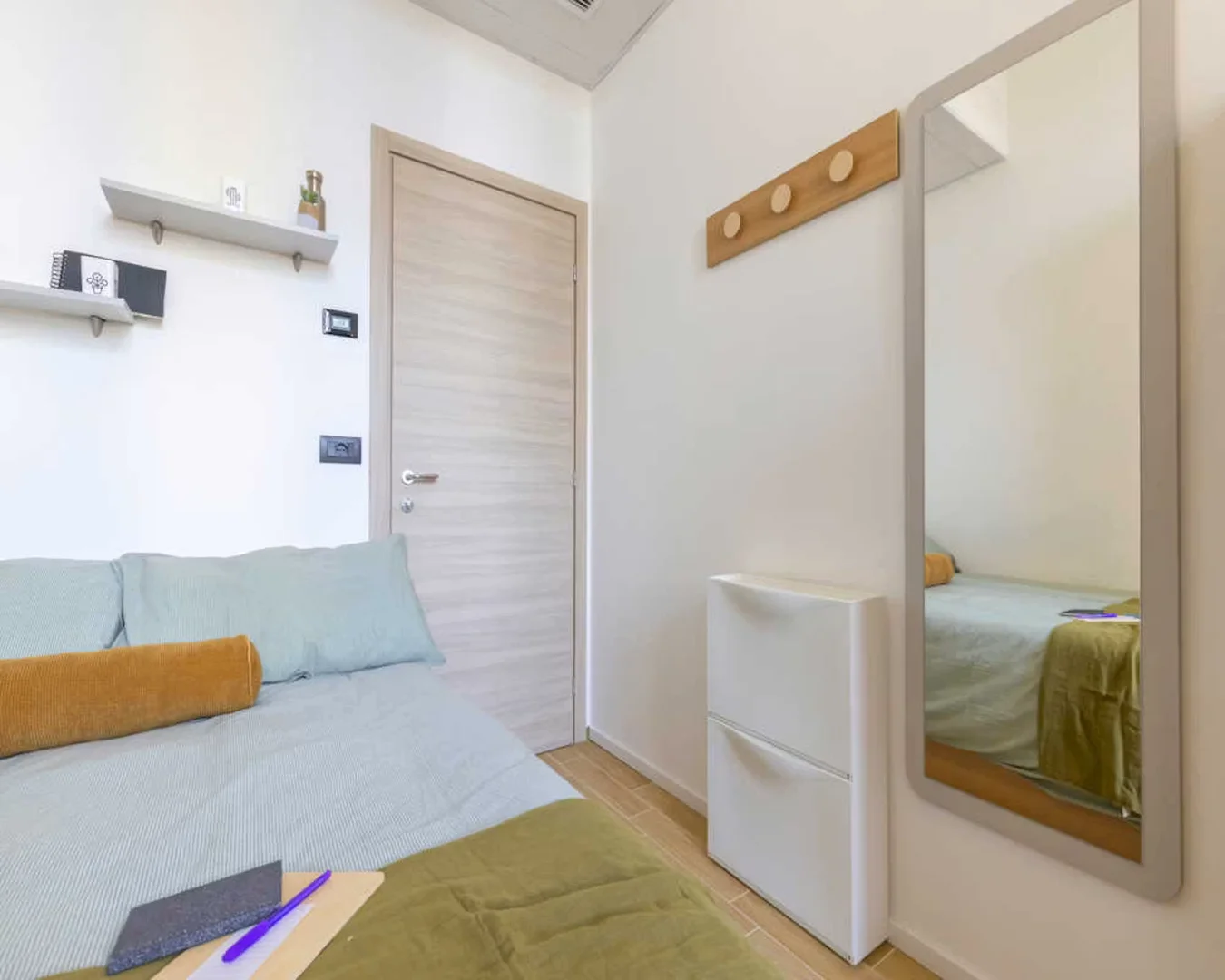 Economical student room with convenient location in 