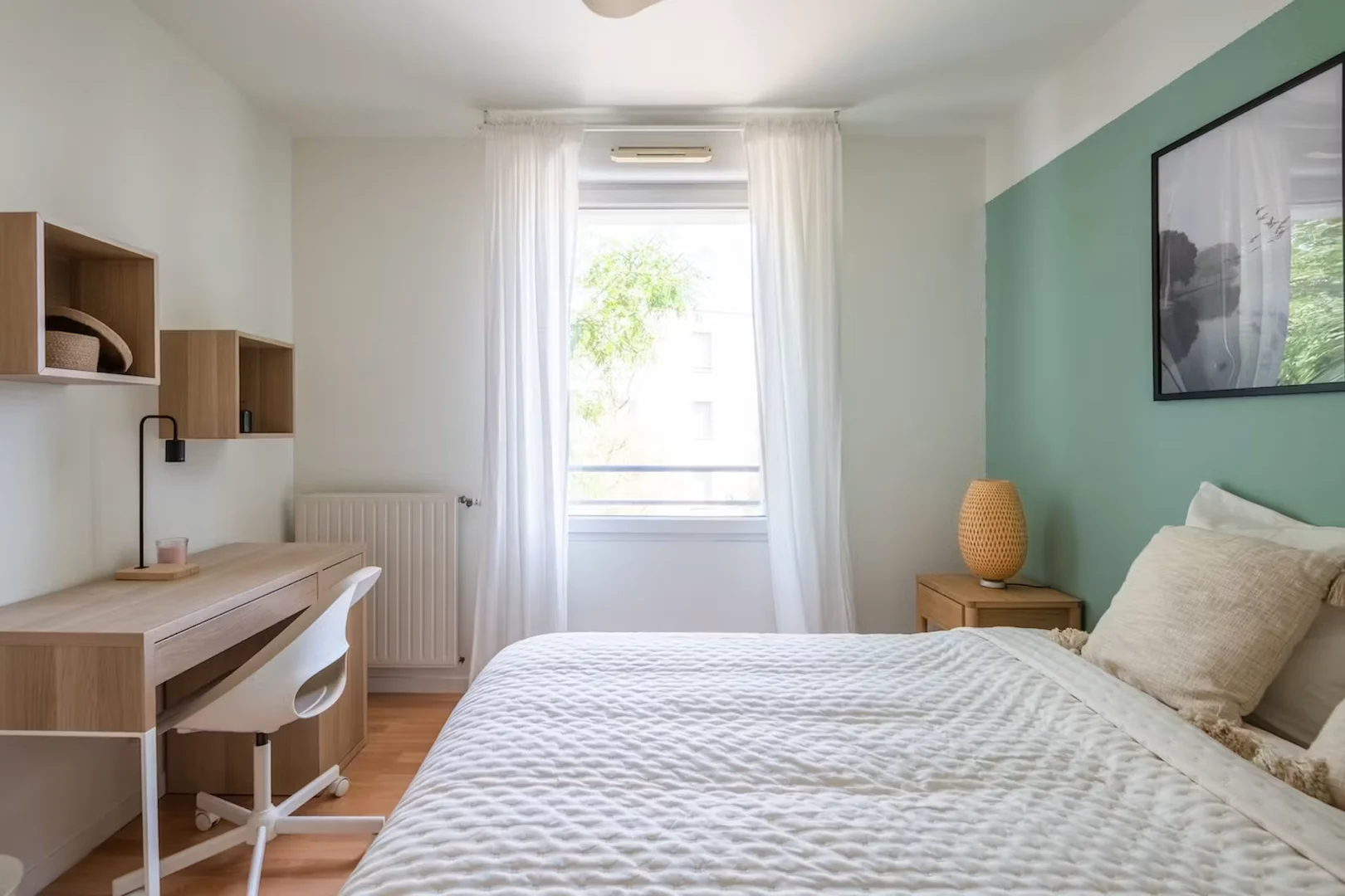Funktionelles Studentenzimmer perfekt zum Studieren in 