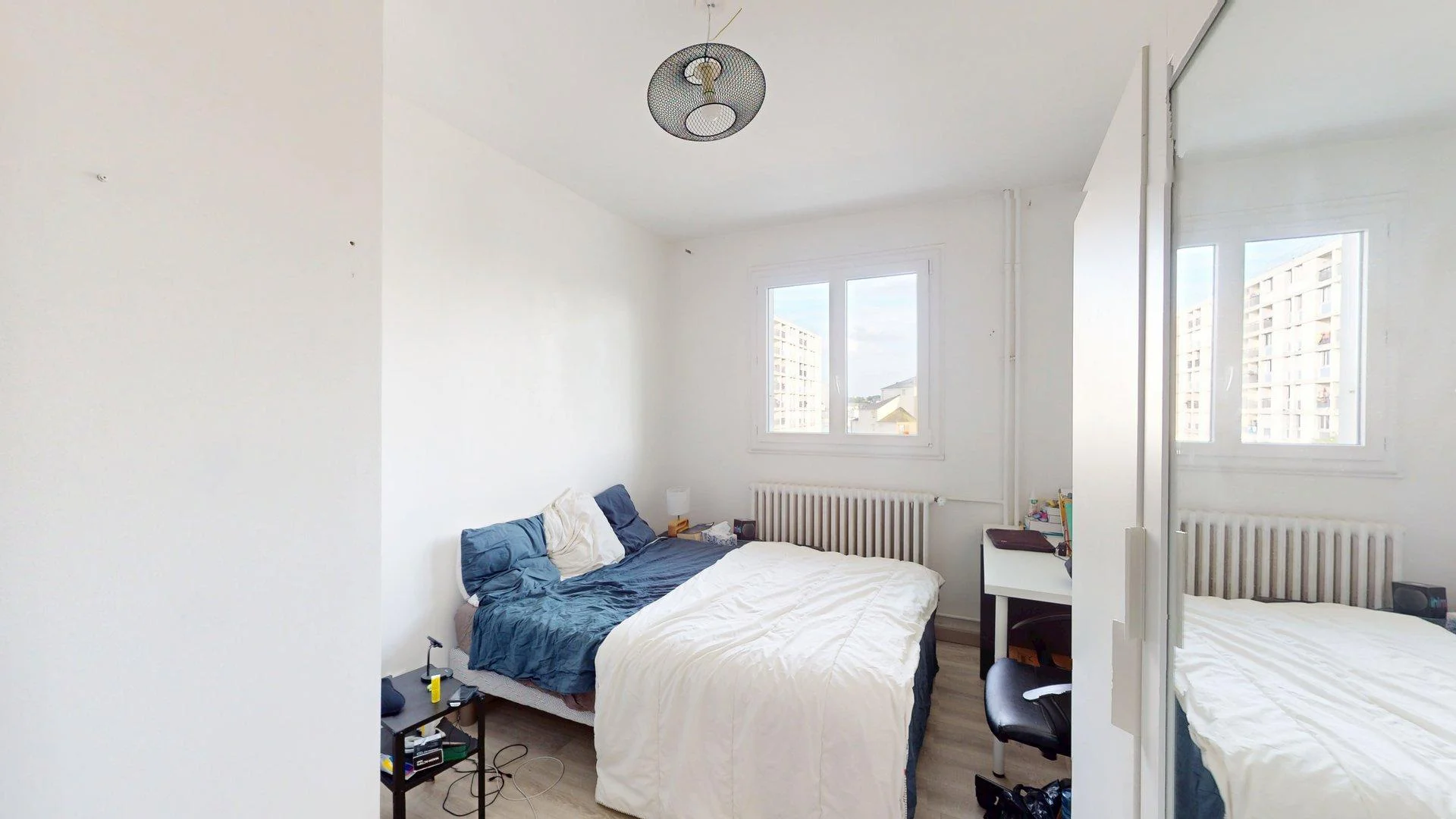 Chambre d'étudiant lumineuse et aérée avec accès facile à l'université dans 