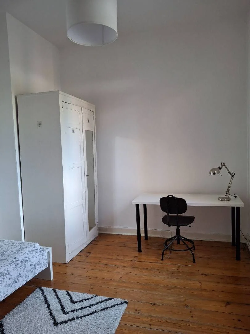 Quarto de estudante económico com localização conveniente em 