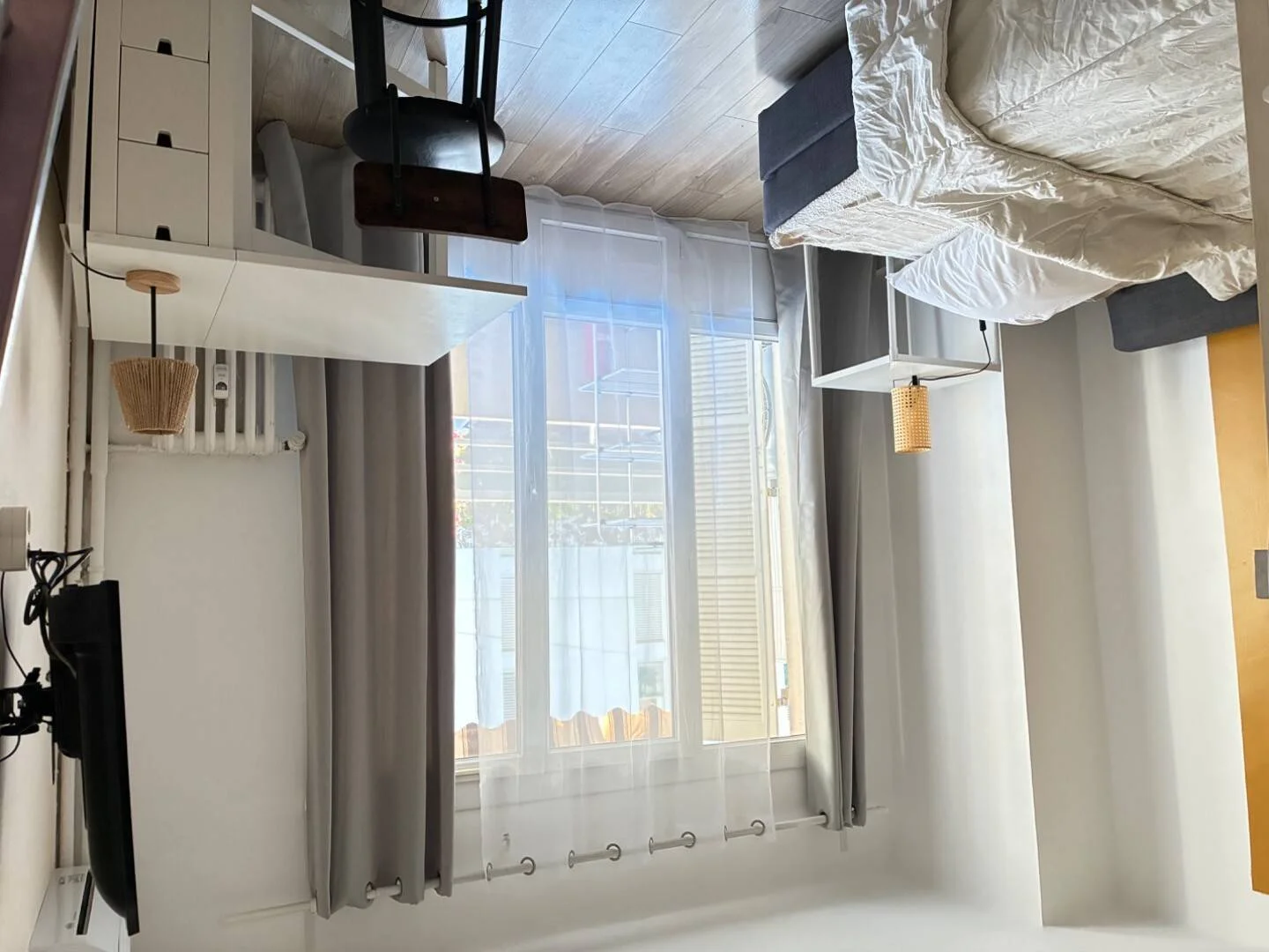 Student-friendly room in  with modern amenities