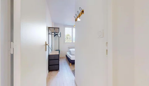 Chambre privée à 11 Rue Louis Antoine Bougainville, 31400 Toulouse, France, image 2 de 16