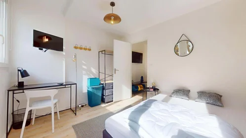 Quarto privado em 11 Rue Louis Antoine Bougainville, 31400 Toulouse, France, imagem 1 de 10